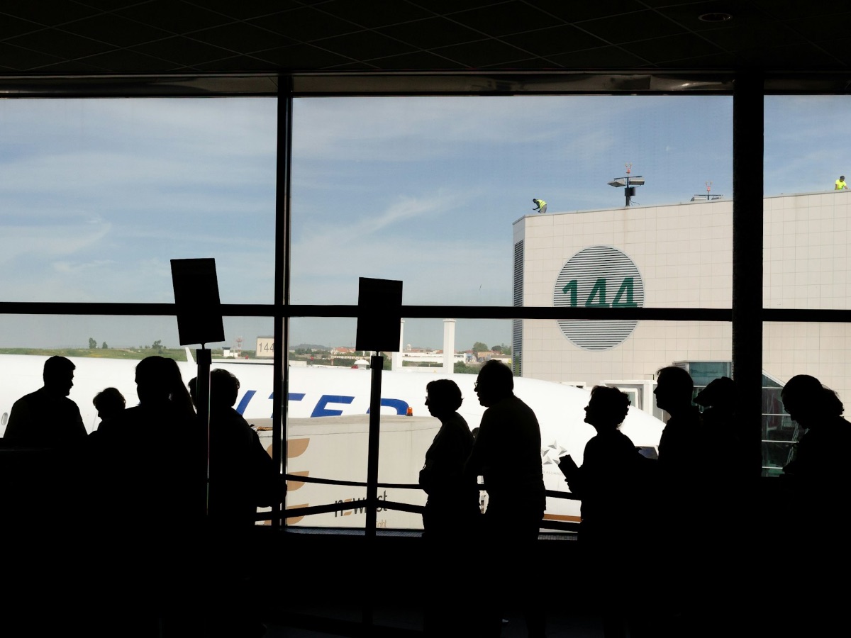 United flight boarding at airport gate