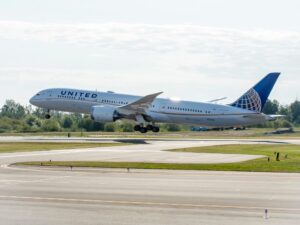 United 787