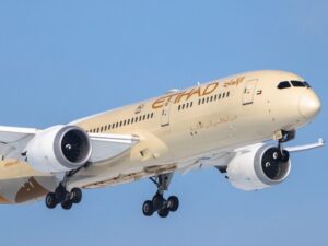 Etihad Boeing 787 landing