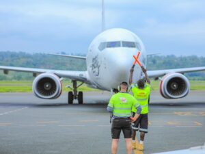 A Virgin Australia 737 pulls into the gate at Port Vila