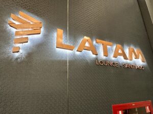 Qantas Gold, Platinum & Platinum One frequent flyers can use the LATAM Premium Lounge in Santiago when flying LATAM Airlines