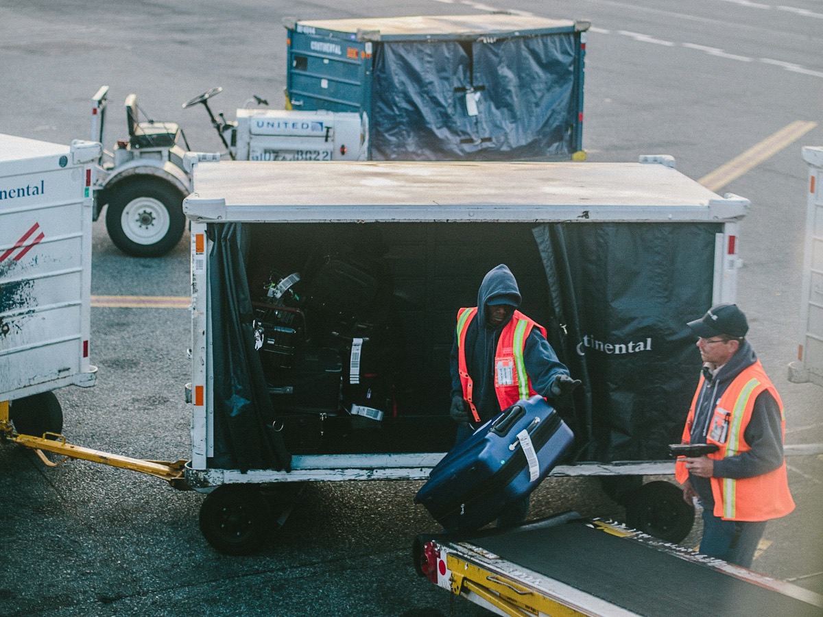 United baggage handlers loading luggage