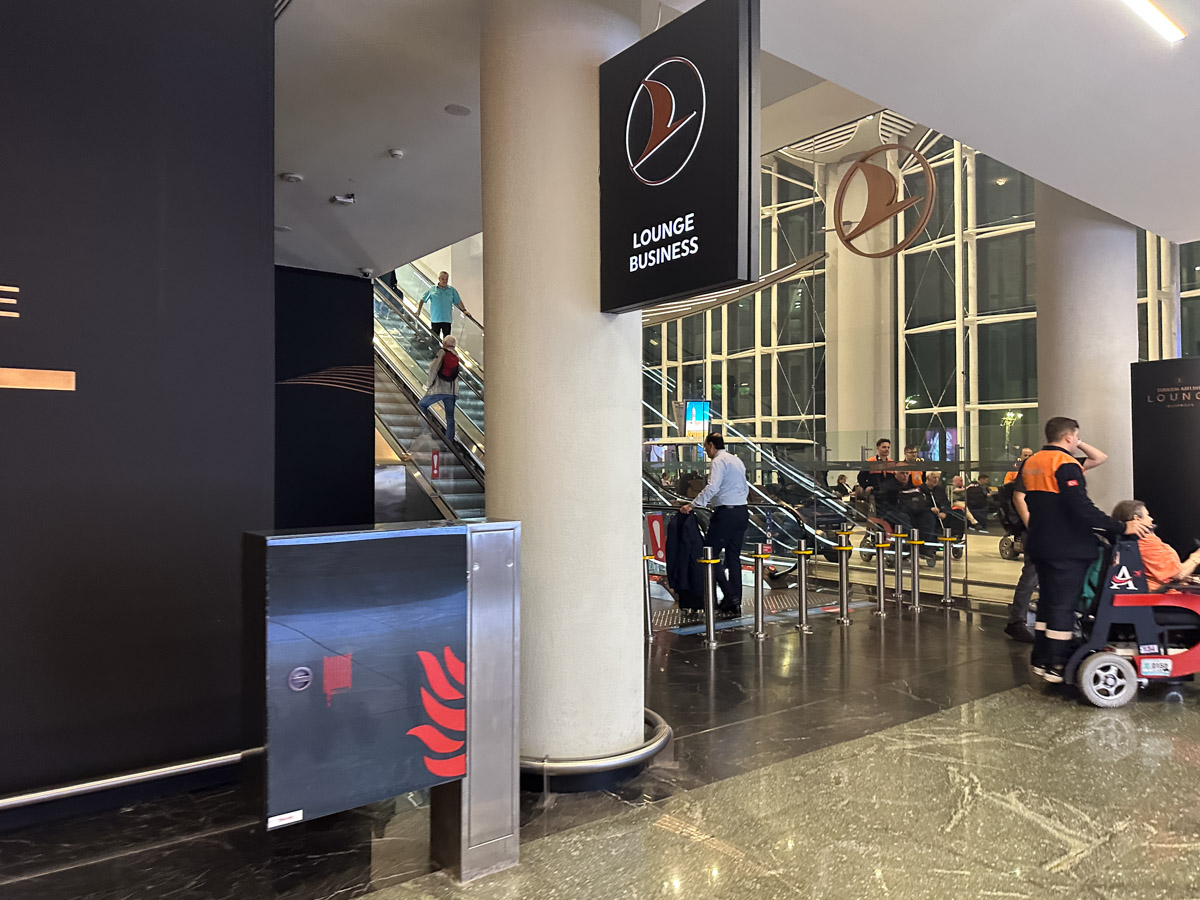 Entrance to the Turkish Airlines Business Lounge at IST