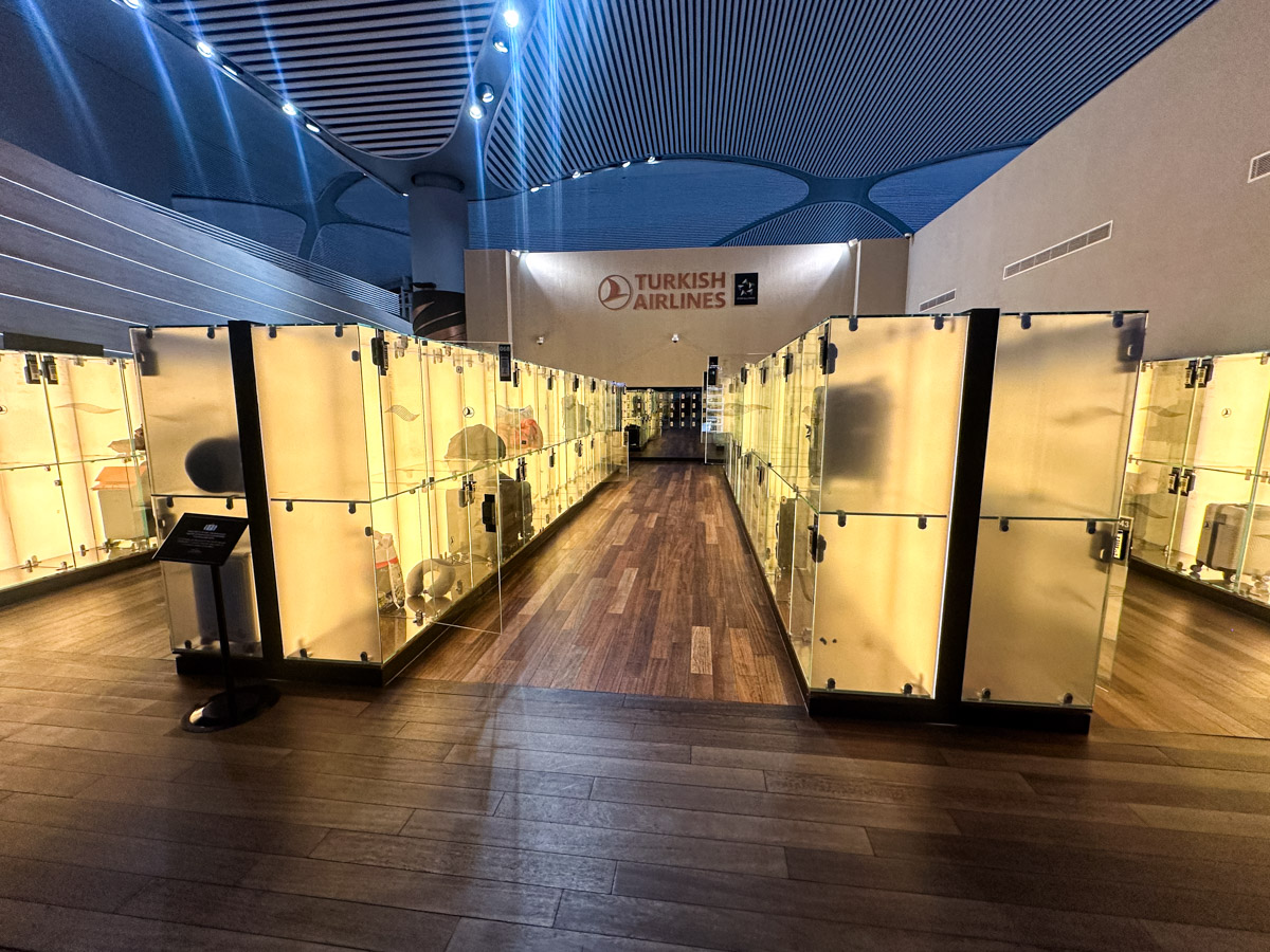 Lockers for bags in the Turkish Airlines lounge in Istanbul