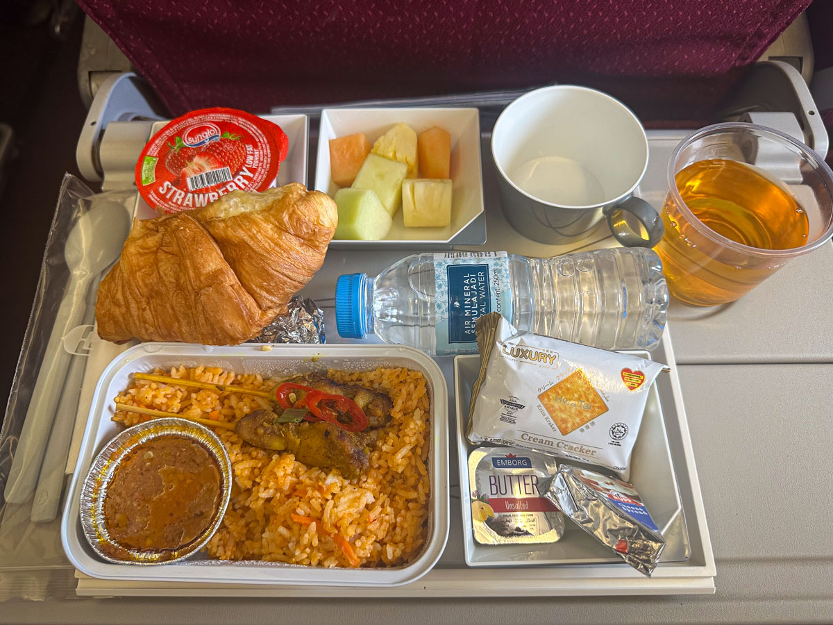 Malaysia Airlines economy class breakfast on MH129