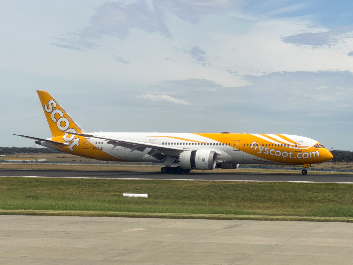 A Scoot Boeing 787-9 lands in Melbourne