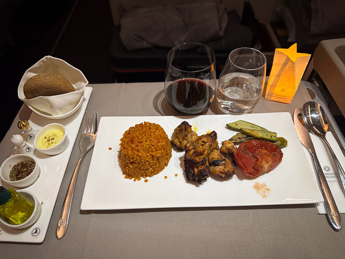 Grilled chicken brochette with sautéed baby zucchini and bulgur pilaf for dinner in Turkish Airlines business class