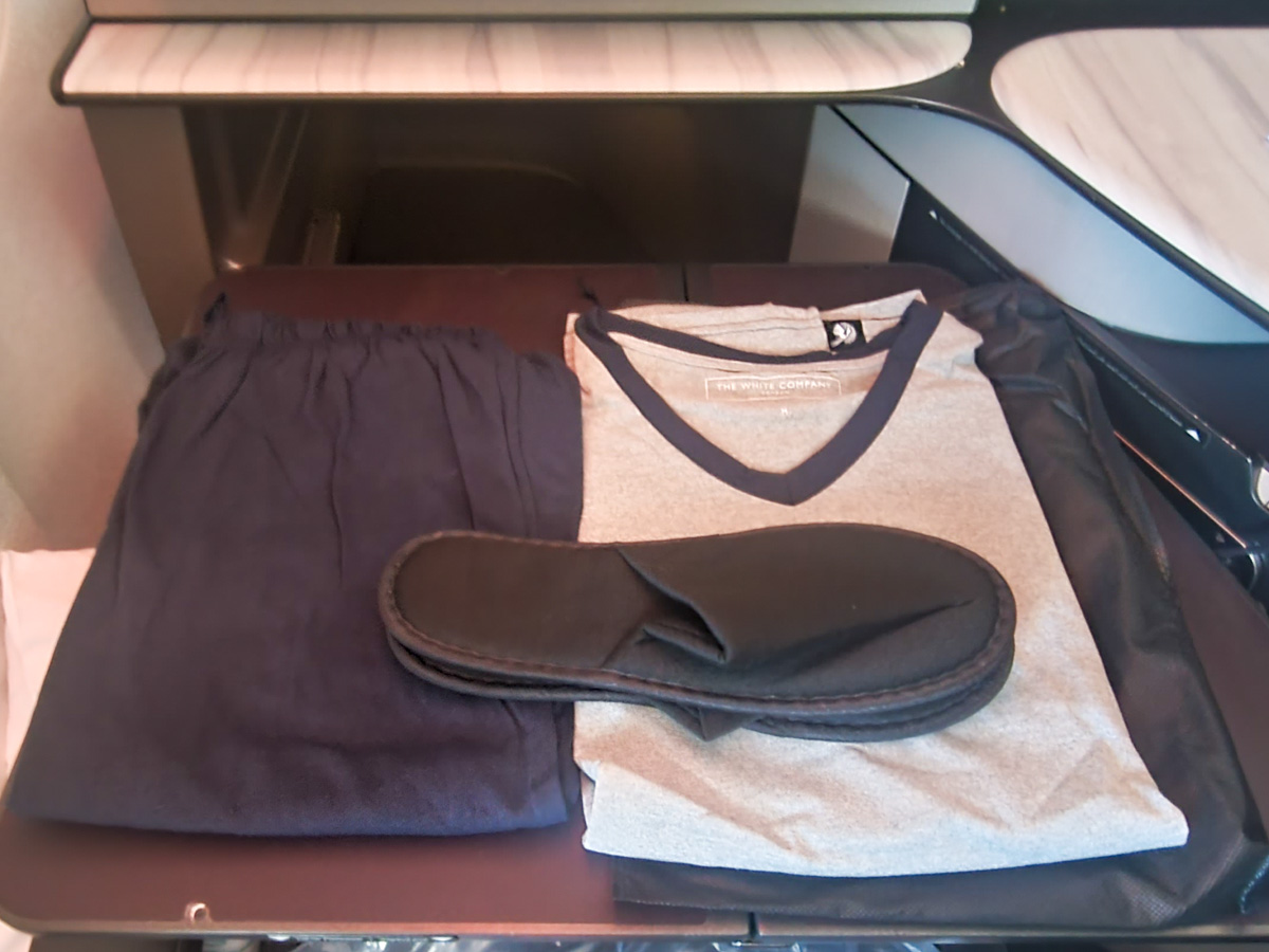 Qatar Airways Business Class pyjamas