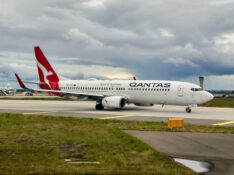 Qantas 737-800 at Melbourne Airport