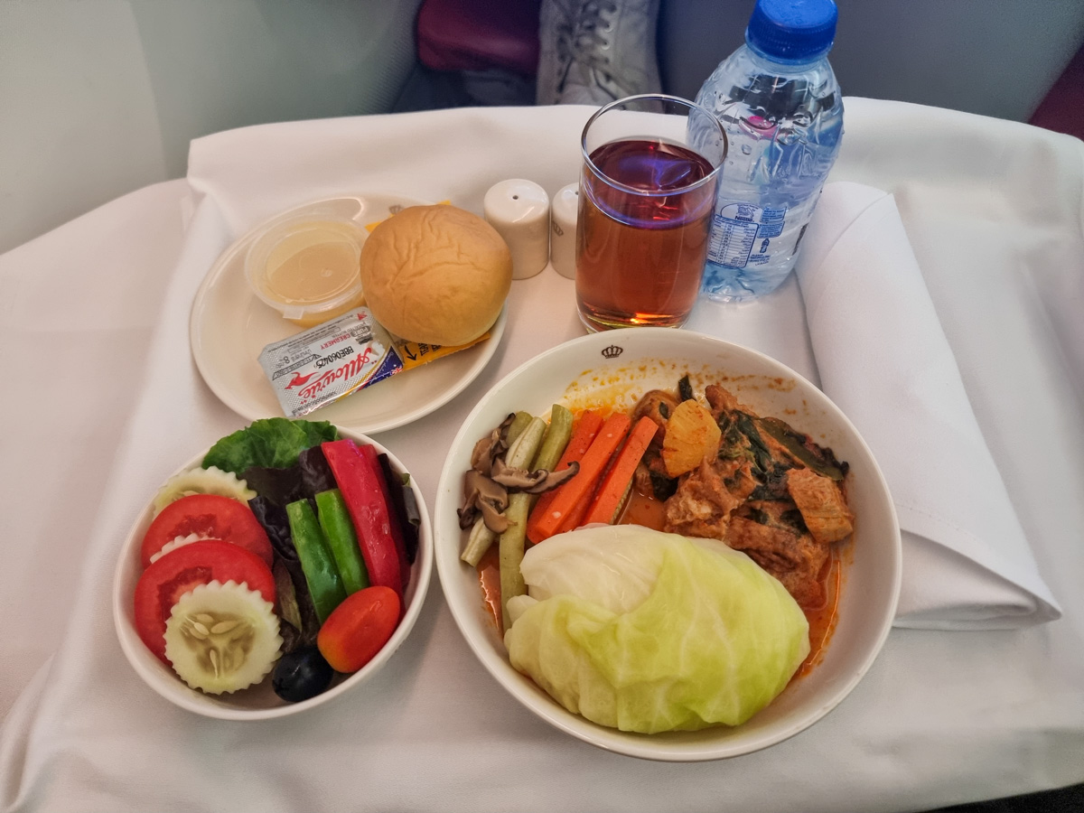 RJ183 Business Class salad and dinner