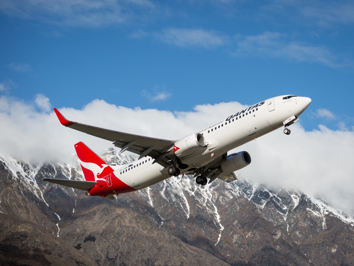 Qantas Boeing 737-800 departing Queenstown Airport (ZQN)
