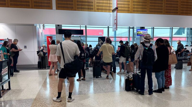 Qantas boarding queue at Sydney Airport T3