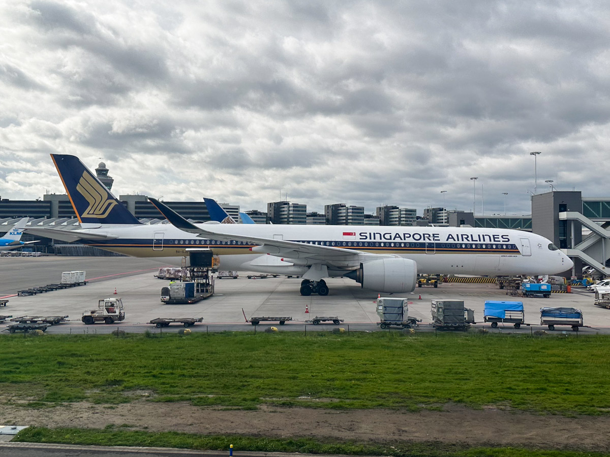 Singapore Airlines Airbus A350-900 in Amsterdam