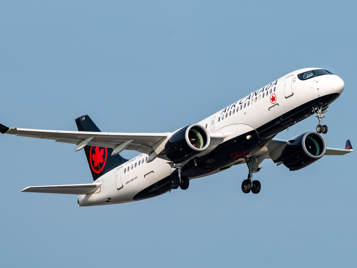 Air Canada A220-300