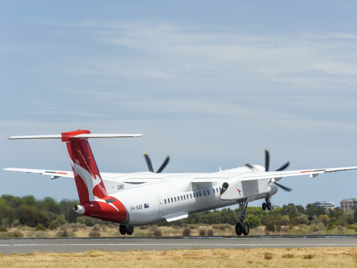 Ex-WestJet QantasLink Q400 VH-84B