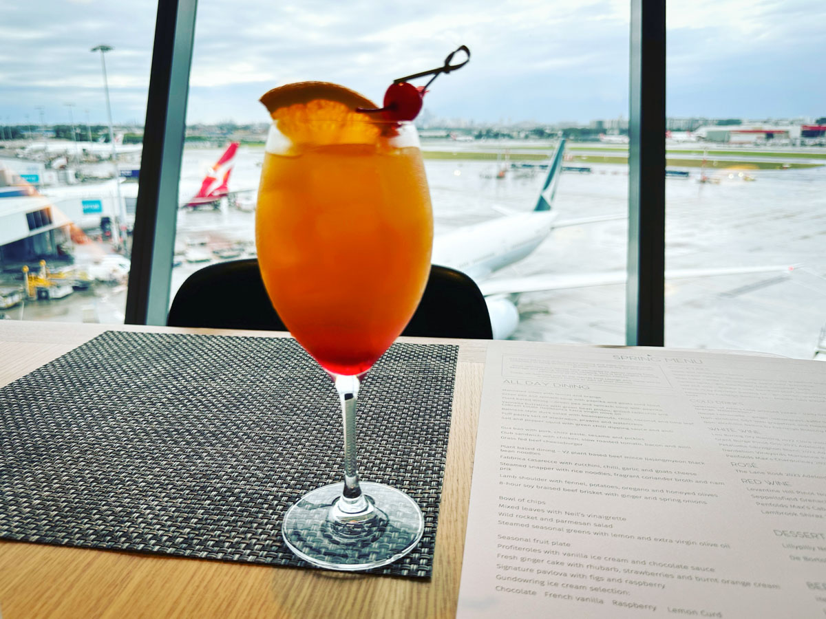 Cocktail in the Qantas First Class lounge in Sydney