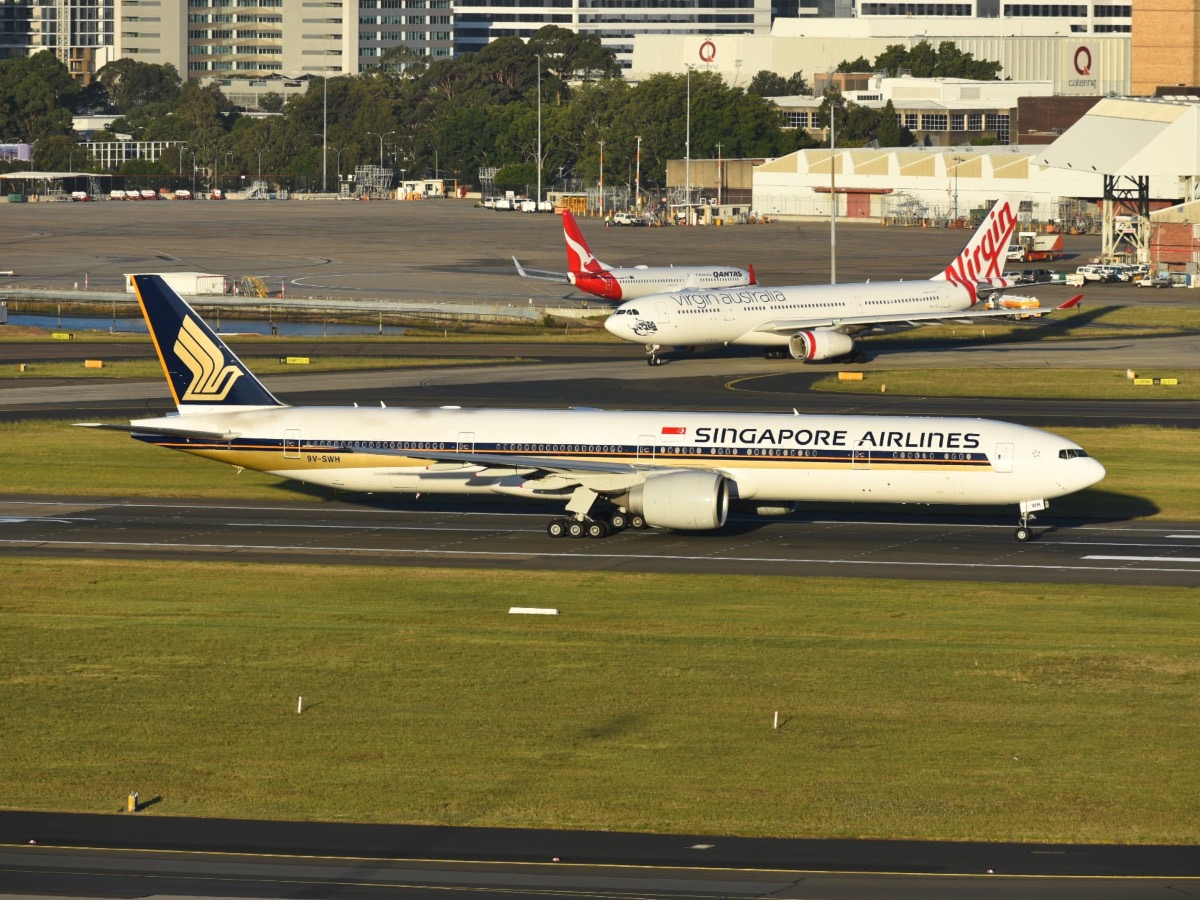 Singapore Airlines Boeing 777, Virgin Australia A330 and Qantas 737 at Sydney Airport