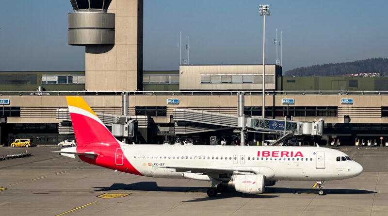 Iberia Airbus A320 at Zurich Airport (ZRH)
