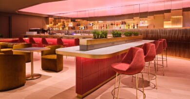 Virgin Atlantic Clubhouse lounge bar at TBIT Los Angeles (LAX)