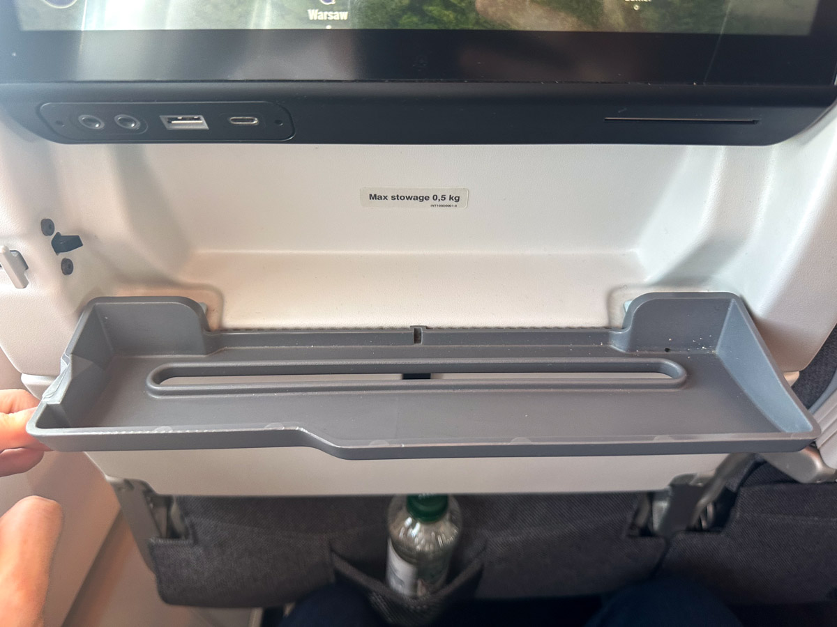 Device holder in Finnair A330 economy class