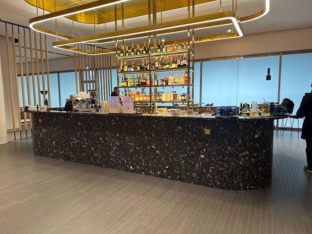 Finnair Platinum Wing bar