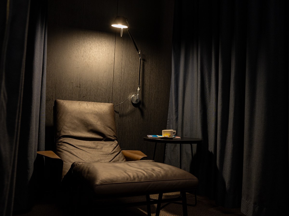 Relaxation area at the back of the LOT Polonez Gold lounge in Warsaw Chopin Airport