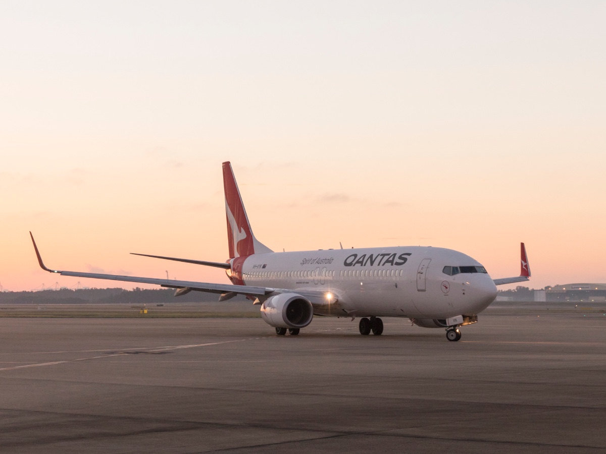 A Qantas Boeing 737-800