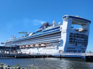 Carnival Cruise Ship: Encounter