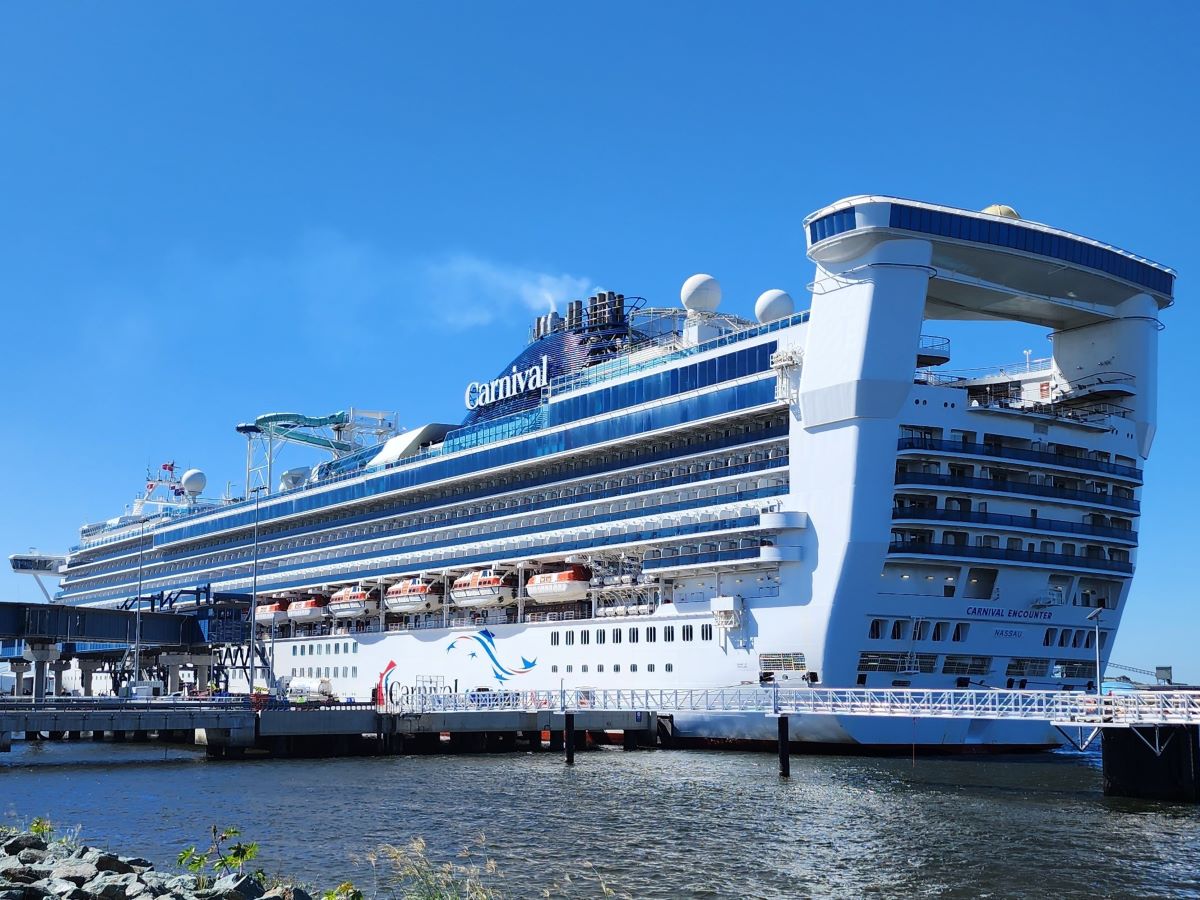 Carnival Cruise Ship: Encounter