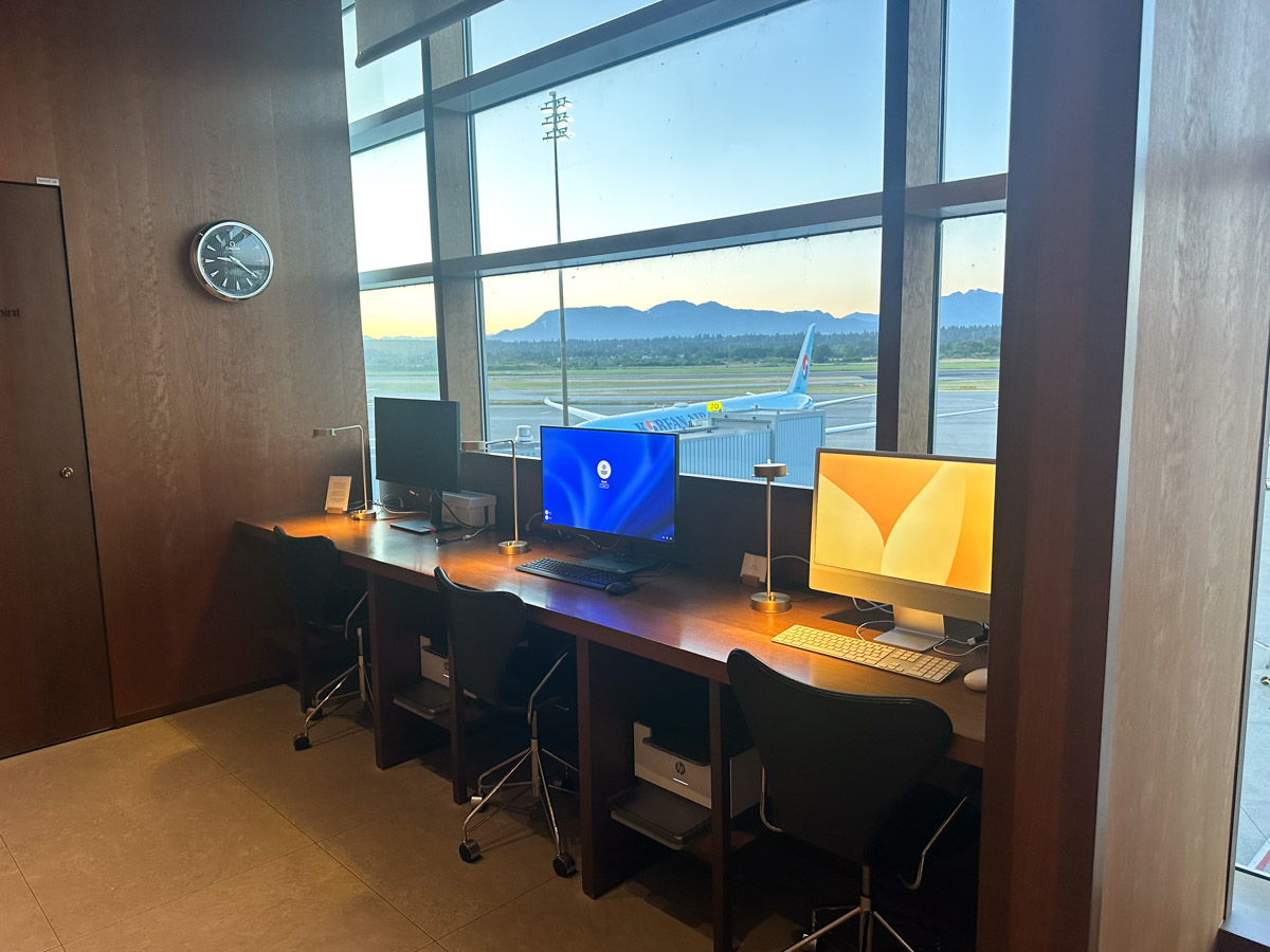 Work station in the Cathay Pacific Lounge in Vancouver