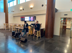 Live music on a Friday afternoon in the Sydney Qantas Club lounge