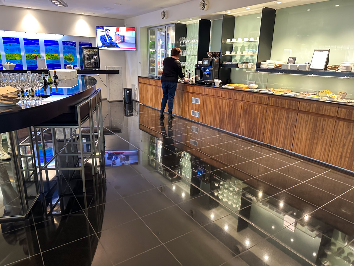 Buffet at the Qantas Business Lounge, Wellington