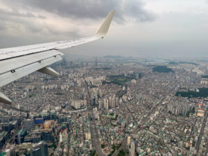 Turbulence landing on a Boeing 737-800 in Seoul, South Korea