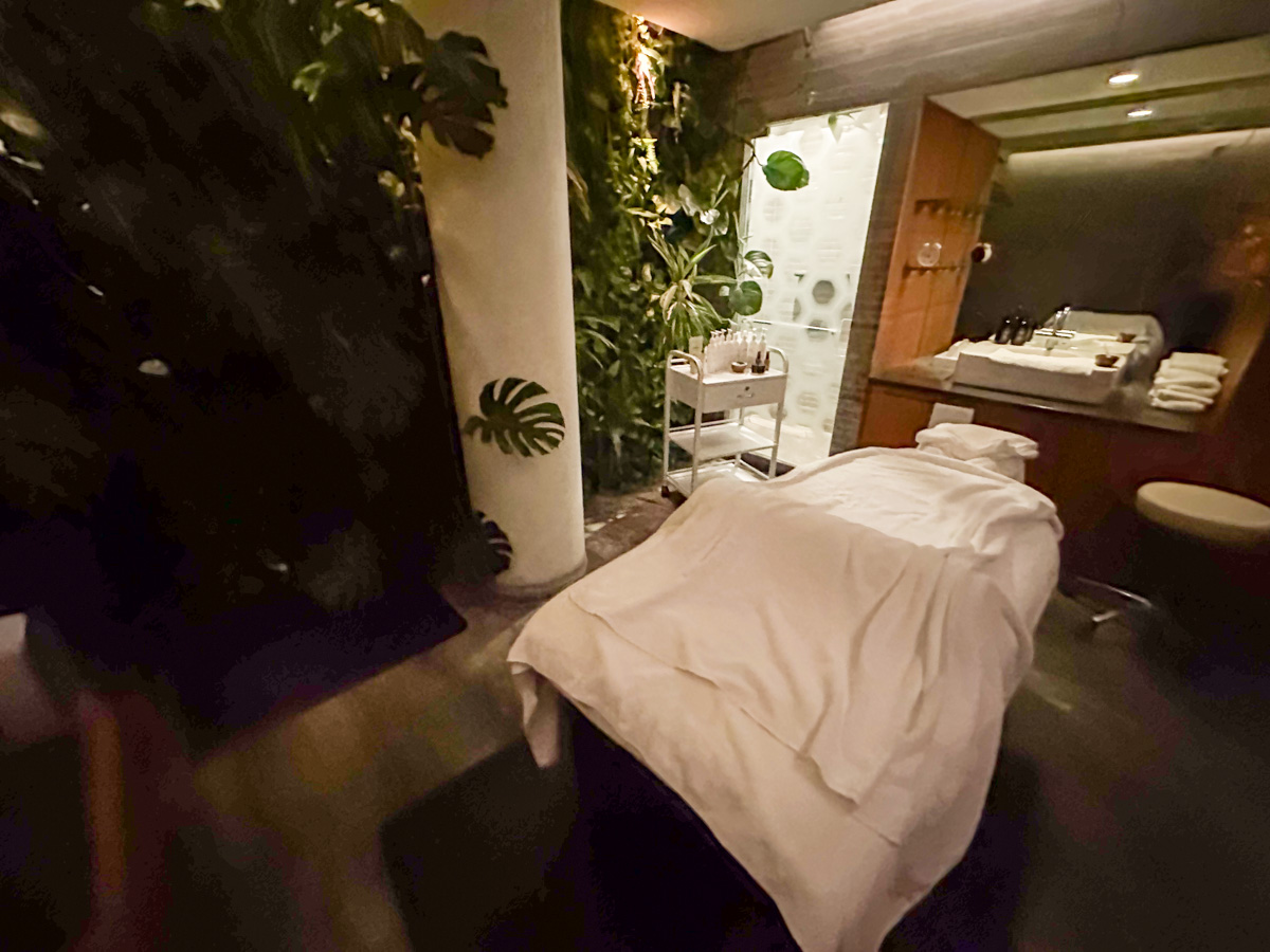 Qantas First Lounge spa at Sydney Airport