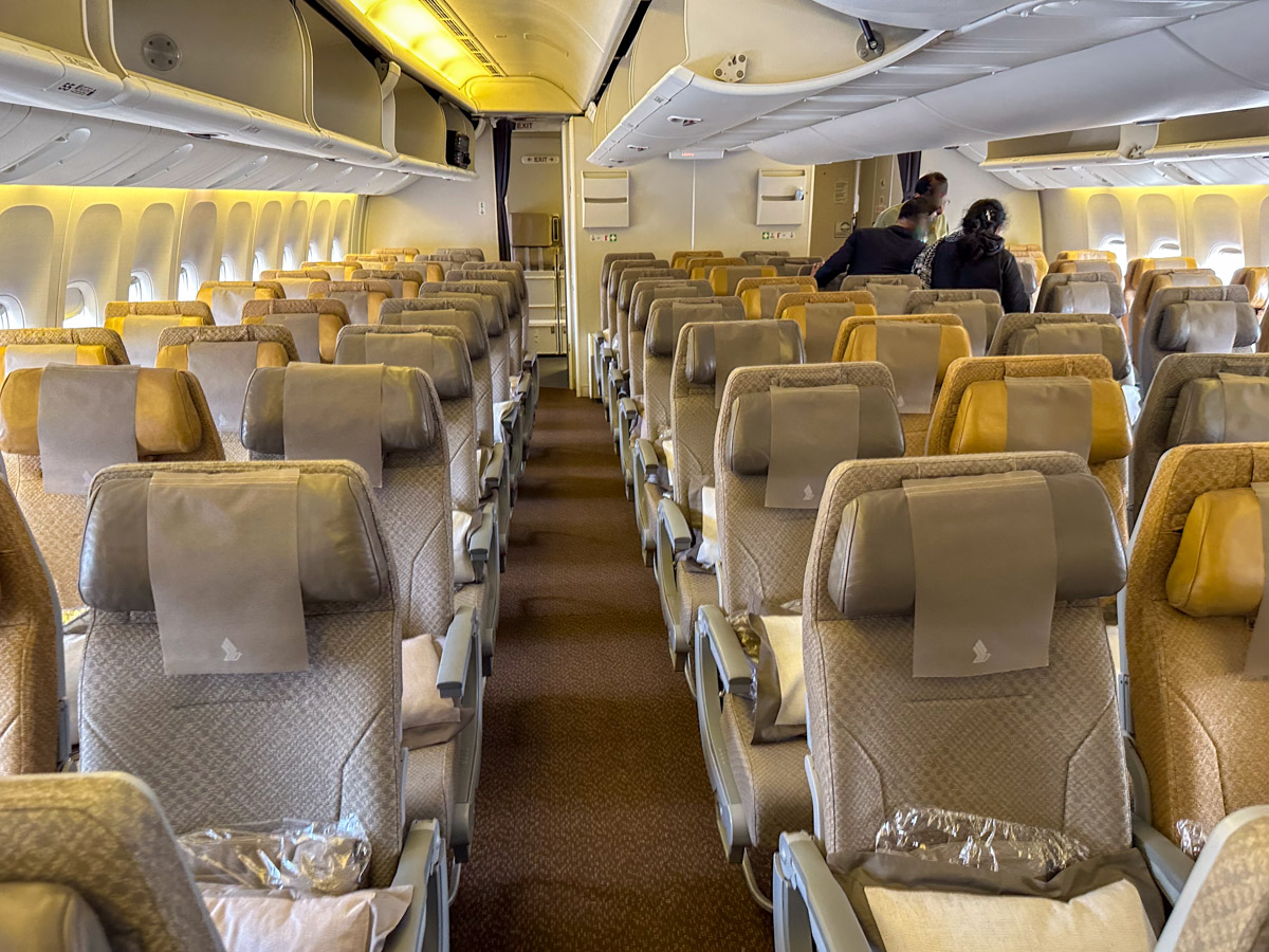 Singapore Airlines Boeing 777-300ER Economy cabin