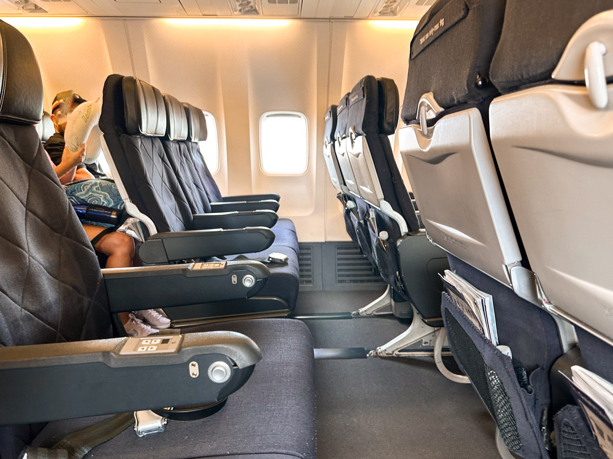 Row 5 legroom on a reconfigured Qantas Boeing 737-800