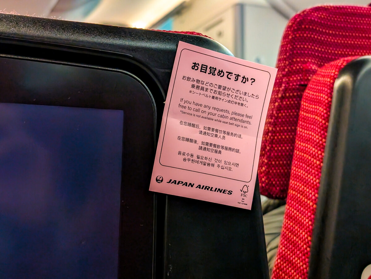 JAL crew leaving notes for passengers who slept through the meal service