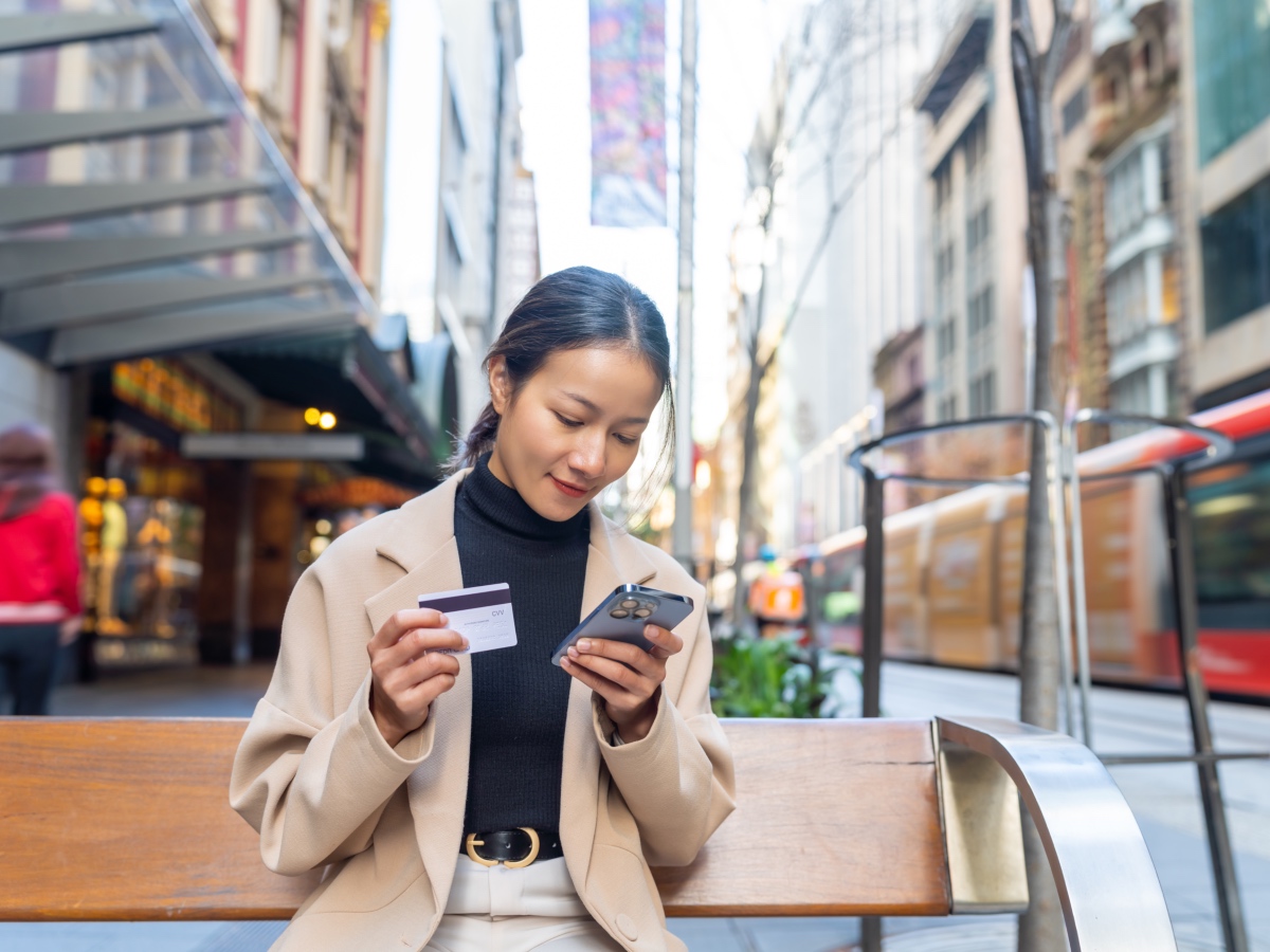 Numerous Australian banks offer credit cards to eligible temporary visa holders