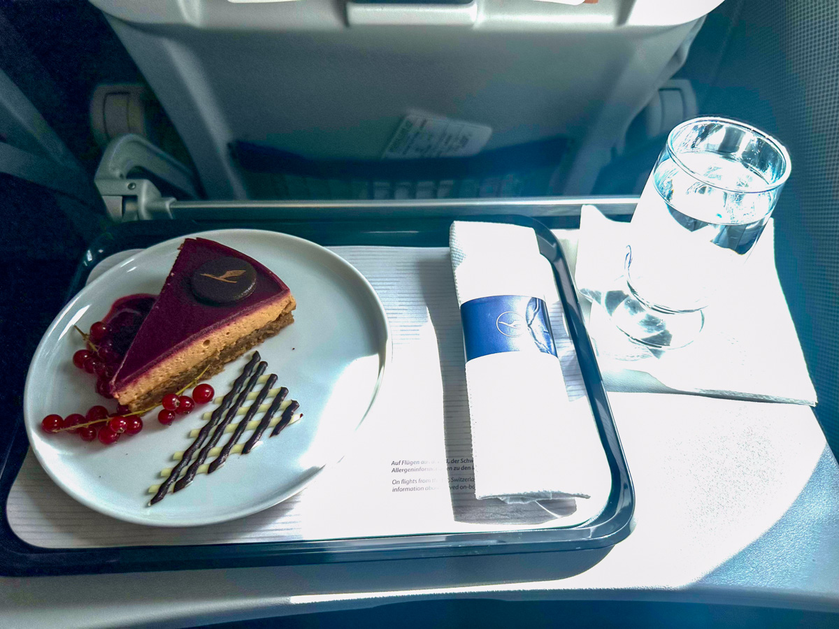 Lufthansa business class cake