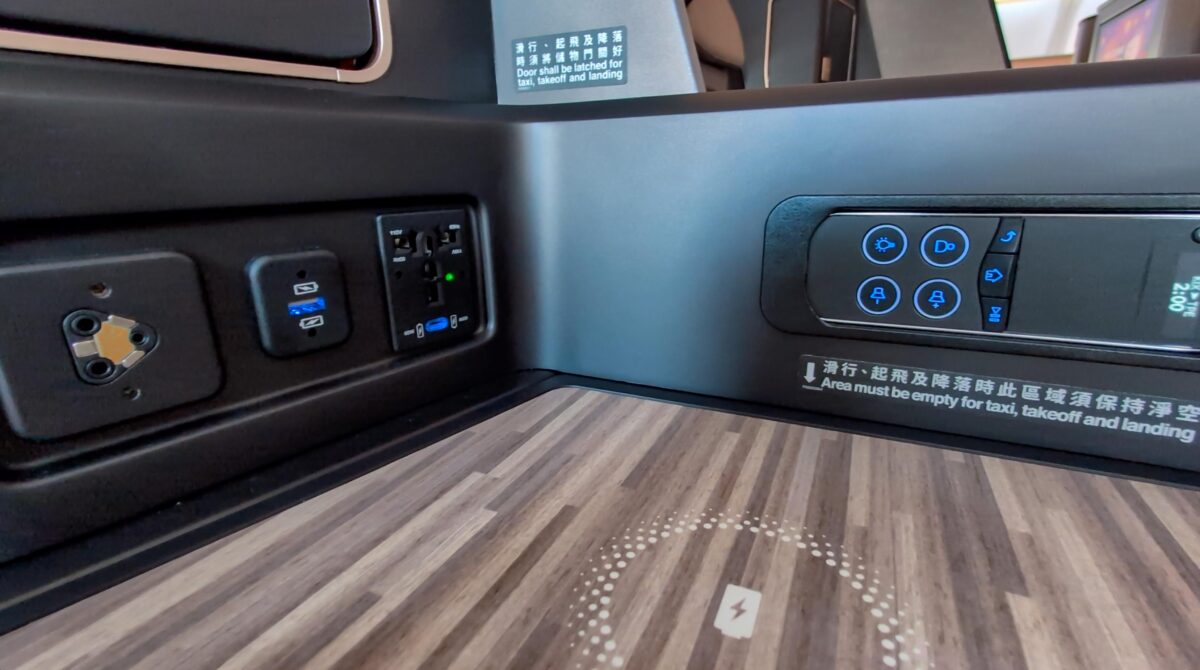 Starlux Business Class seat comes with all the necessary features and amenities