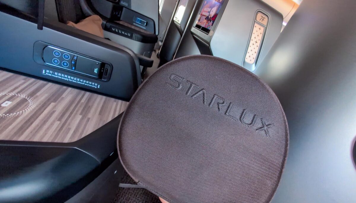Starlux noise cancelling headphones in Business Class