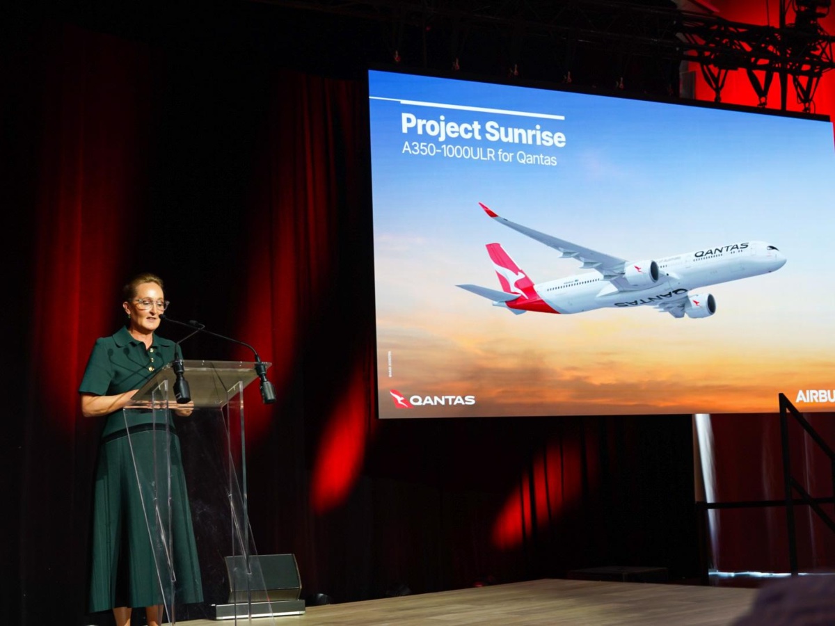 Vanessa Hudson speaking at the Project Sunrise event in Toulouse.