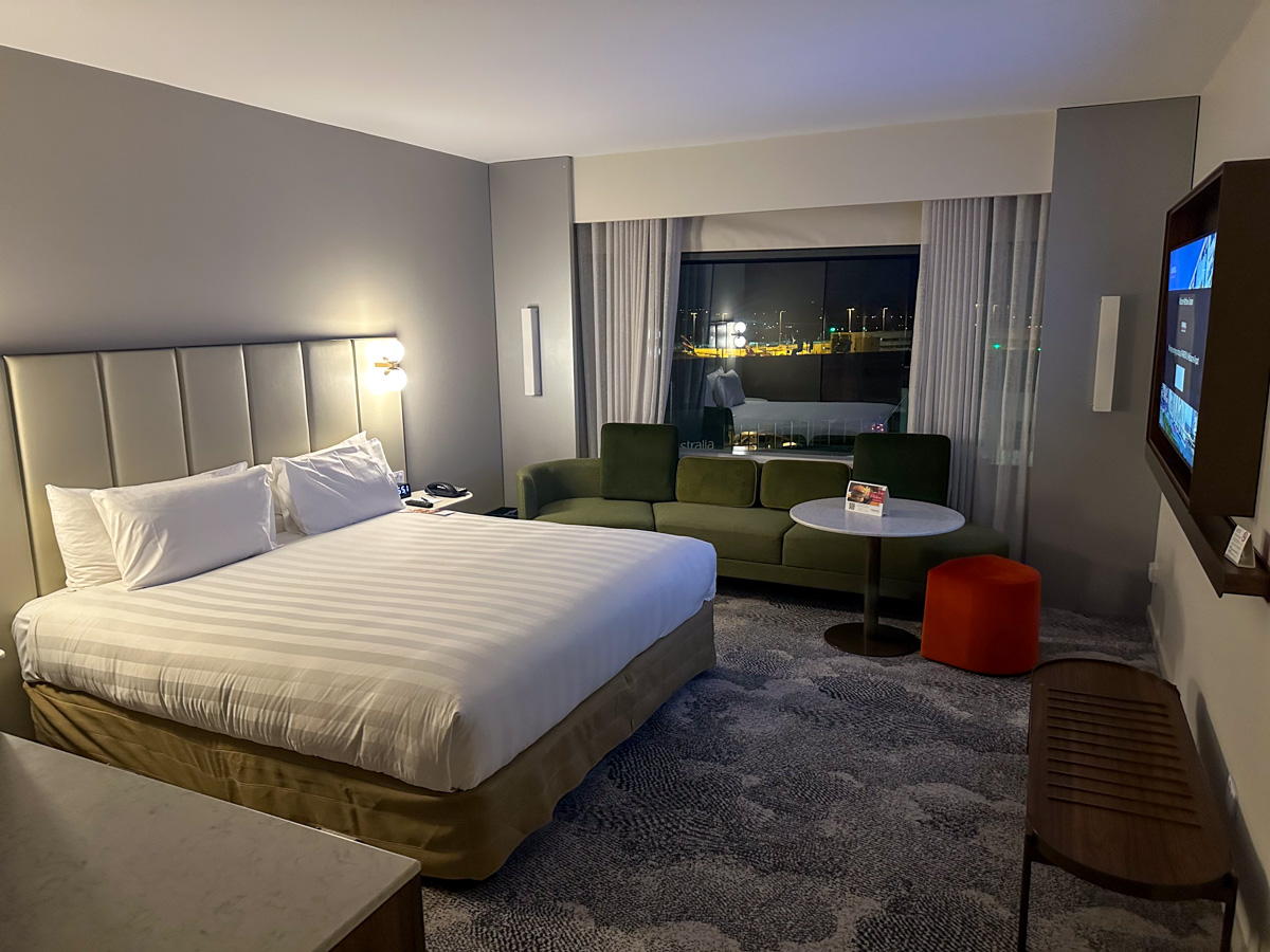 PARKROYAL Melbourne Airport hotel room
