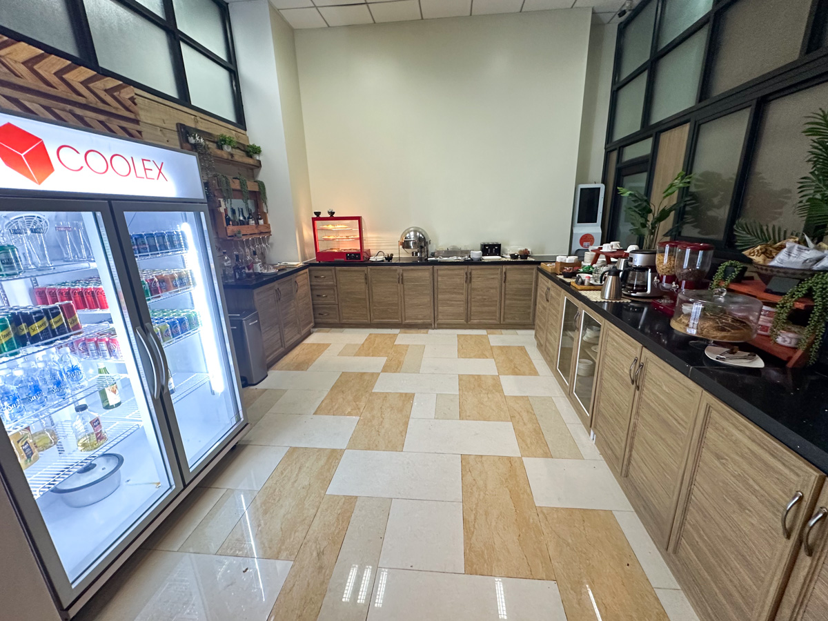 Buffet in the Faleolo Lounge