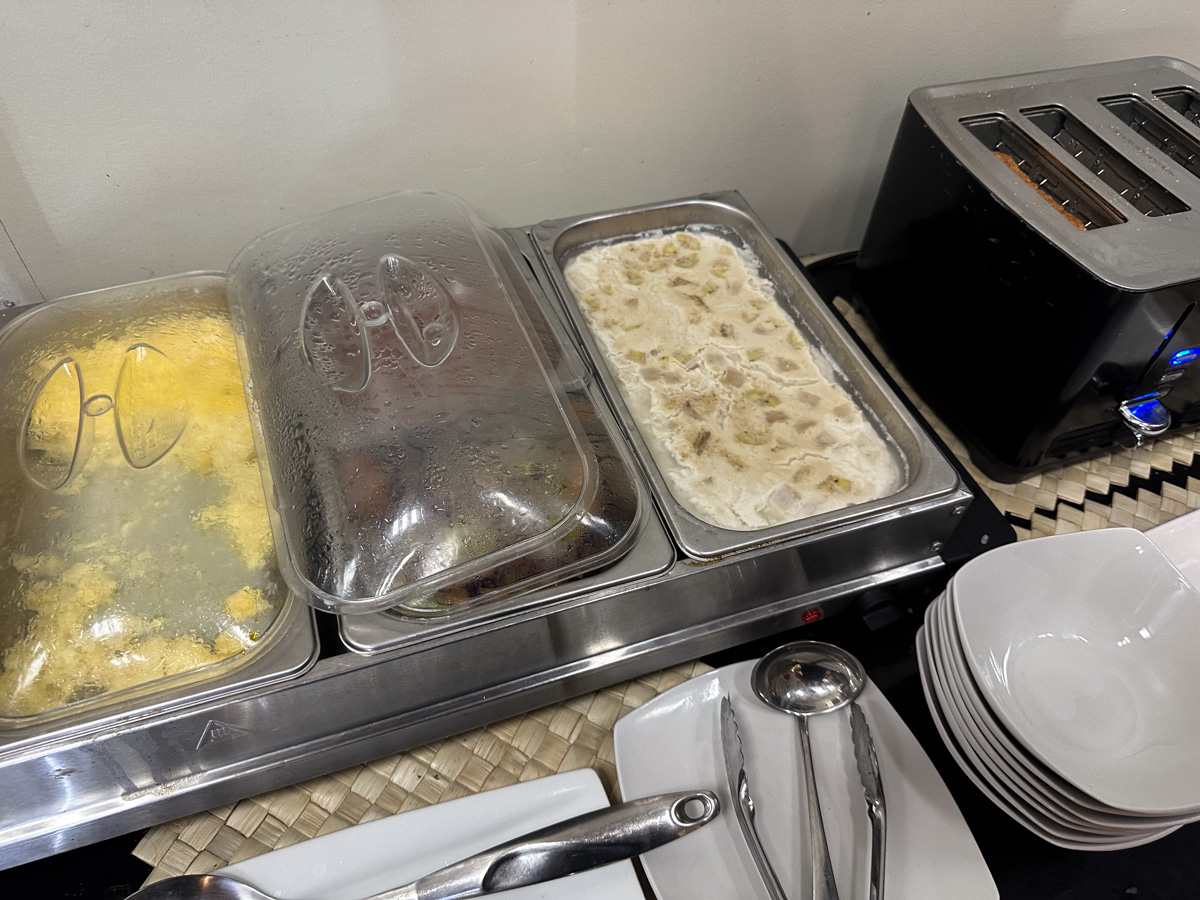 Hot food in the Faleolo Lounge in Apia