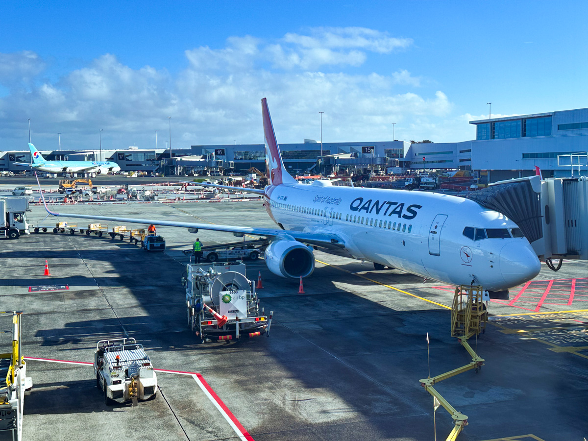 Qantas Boeing 737-800 at Auckland Airport