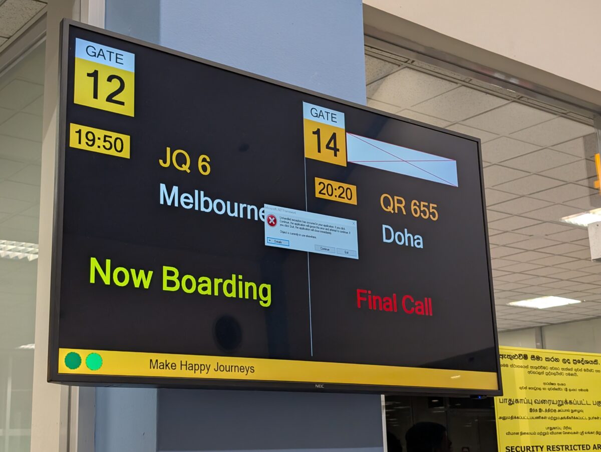 Departure screens at Colombo Airport showing boarding information for the Jetstar flight
