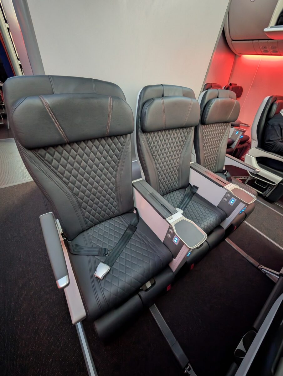 Jetstar Business Class seats: the refreshed leather seats in the 787-8 cabin