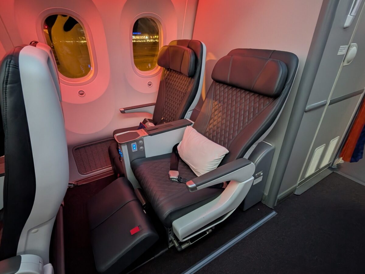 Jetstar Business Class seats: the refreshed leather seats in the 787-8 cabin